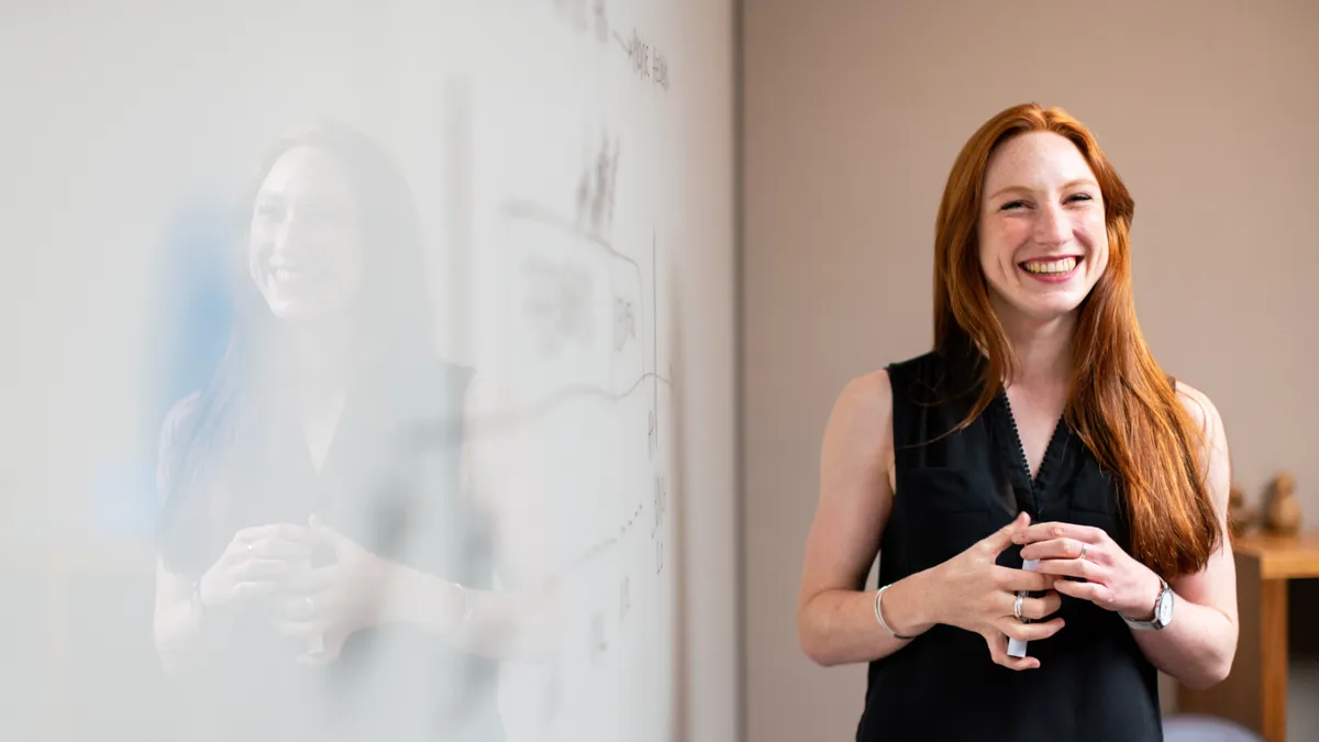 Selbstbewusste Brand-Presence im Event-Umfeld.